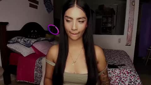 Snapshot of stefanny_pllus chatting on September 18, 12:42 am Im MiaIts my first day here online show from September 18, 12:42 am