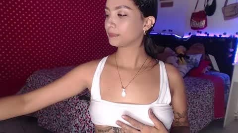 Snapshot of stefanny_pllus chatting on December 25, 10:48 pm Im MiaIts my first day here online show from December 25, 10:48 pm