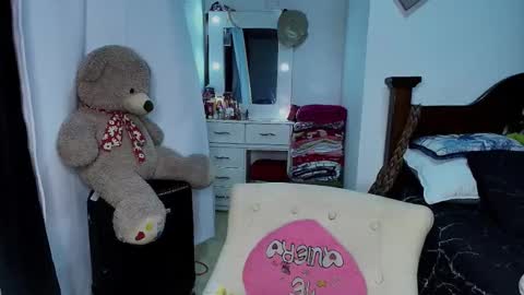 Snapshot of stefanny_pllus chatting on October 4, 3:01 am Im MiaIts my first day here online show from October 4, 3:01 am