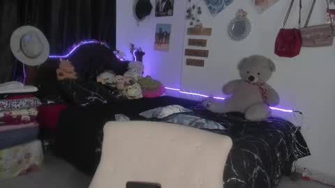 Snapshot of stefanny_pllus chatting on February 22, 10:26 pm Im MiaIts my first day here online show from February 22, 10:26 pm