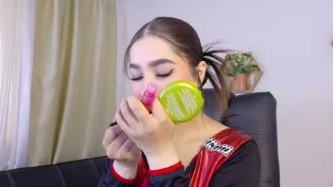 stefannycipriani_ online show from June 8, 3:35 pm
