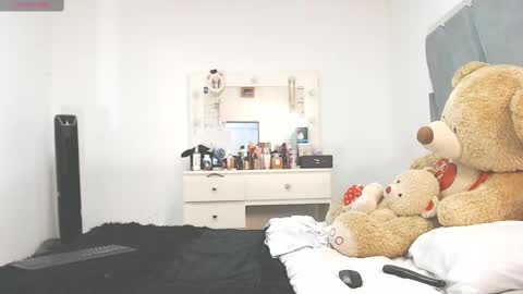 Snapshot of stefannym chatting on October 10, 1:32 am Stefy Milf online show from October 10, 1:32 am