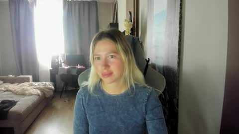 Stefany and Bettany online show from May 25, 2:16 pm
