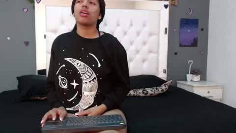 Snapshot of stefany_bro chatting on December 27, 11:17 am Stefany Brown online show from December 27, 11:17 am