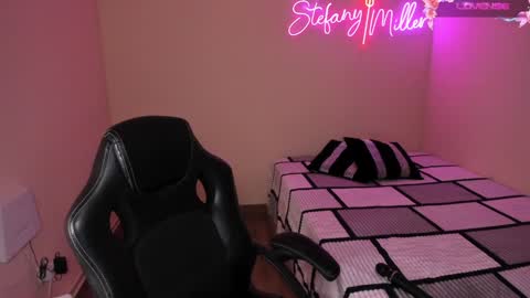 Snapshot of stefanyhotmilf chatting on January 3, 9:25 am stefany online show from January 3, 9:25 am