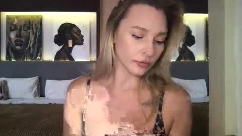 Stella online show from November 29, 3:32 am