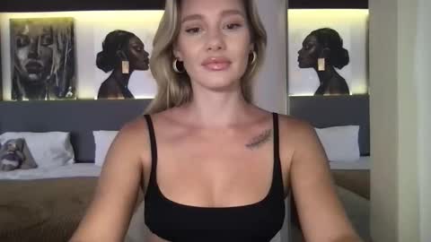 Stella online show from November 26, 3:29 am