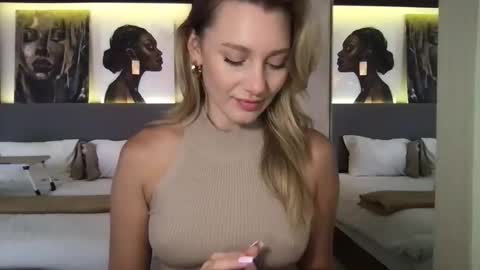 Stella online show from November 2, 2:15 am