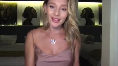 Stella online show from October 13, 2:20 pm