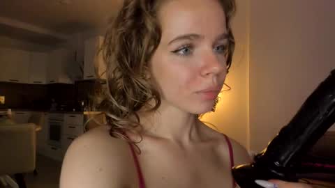 Snapshot of stella_vans chatting on October 6, 10:21 am Asella online show from October 6, 10:21 am