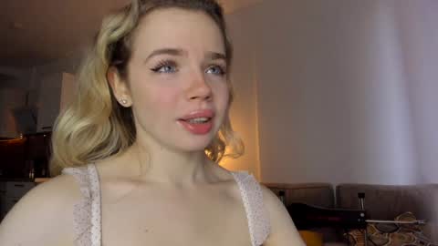 Snapshot of stella_vans chatting on December 29, 8:55 am Asella online show from December 29, 8:55 am