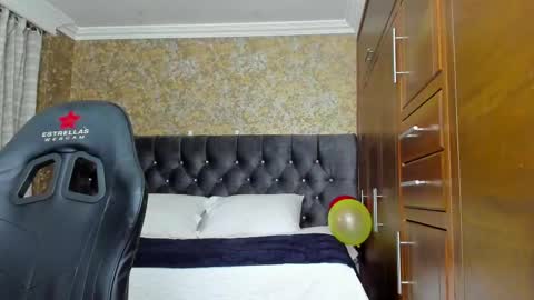 Estella online show from March 5, 8:12 pm