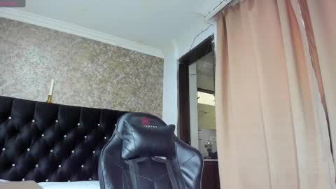 Estella online show from March 8, 2:27 pm