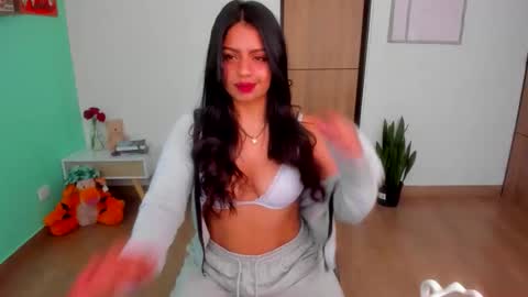 Snapshot of stellartois_ chatting on October 4, 1:28 pm sara  instagram sariishalove online show from October 4, 1:28 pm