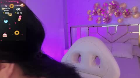 Snapshot of stephania_diamond chatting on December 15, 3:02 am online show from December 15, 3:02 am