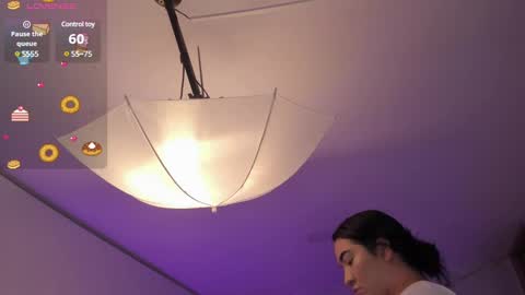 Snapshot of stephania_diamond chatting on December 10, 2:27 am online show from December 10, 2:27 am