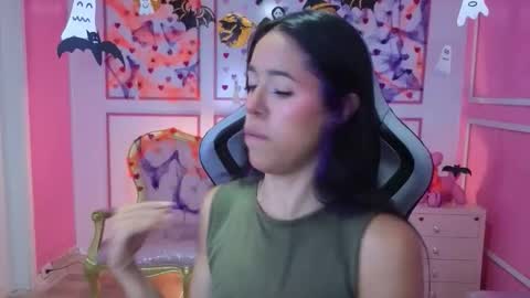 Stephania online show from October 29, 1:15 pm