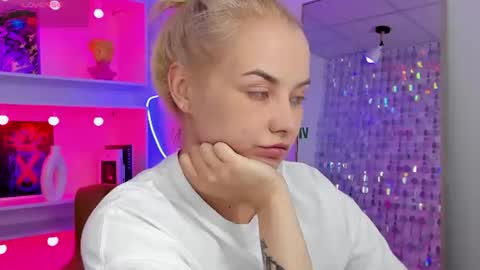 Stephanie Sea online show from July 30, 5:19 am