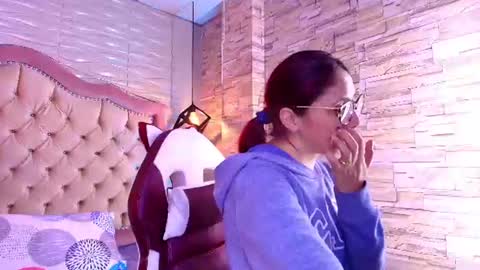 Stephaniesun  online show from July 28, 6:20 pm
