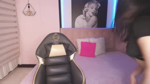 Snapshot of stephany_rodriguez_ chatting on February 25, 1:10 pm stephany_rodriguez_ online show from February 25, 1:10 pm