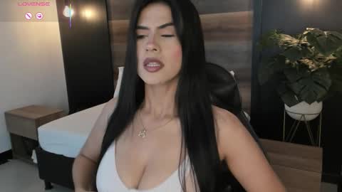 S T E P H A N Y A online show from March 3, 7:42 pm