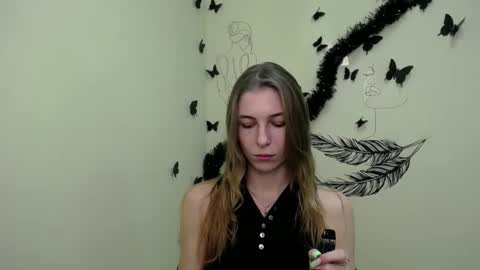 Snapshot of stranger_giirl chatting on December 21, 12:59 pm Amalia online show from December 21, 12:59 pm