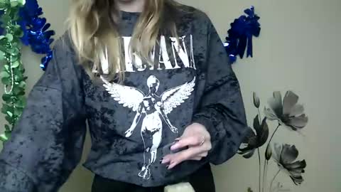 Snapshot of stranger_giirl chatting on February 10, 1:11 pm Amalia online show from February 10, 1:11 pm