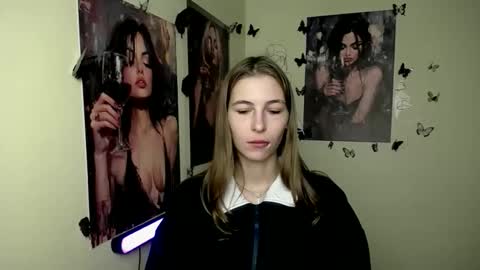 Snapshot of stranger_giirl chatting on September 28, 6:31 am Amalia online show from September 28, 6:31 am