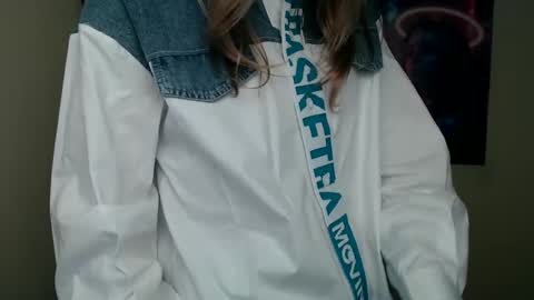 Snapshot of stranger_giirl chatting on March 7, 2:23 pm Amalia online show from March 7, 2:23 pm