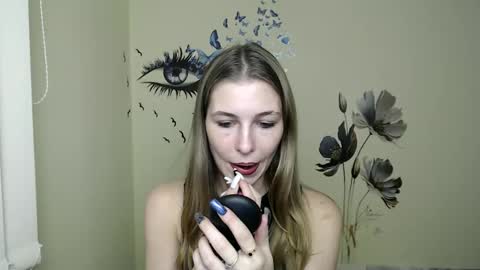 Snapshot of stranger_giirl chatting on December 5, 1:17 pm Amalia online show from December 5, 1:17 pm