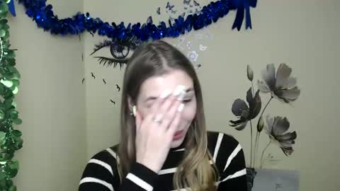 Snapshot of stranger_giirl chatting on December 27, 1:28 pm Amalia online show from December 27, 1:28 pm