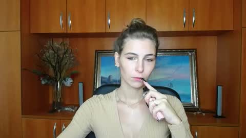 Snapshot of stranger_giirl chatting on September 24, 10:58 am Amalia online show from September 24, 10:58 am