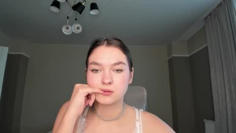Snapshot of stravvberry_18 chatting on September 20, 8:45 am Kira online show from September 20, 8:45 am