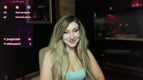 Snapshot of suburban_sickness chatting on January 27, 3:50 pm Polly online show from January 27, 3:50 pm
