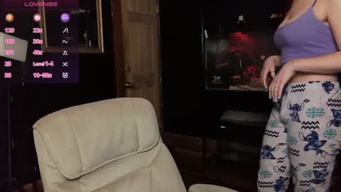Snapshot of suburban_sickness chatting on January 15, 5:15 pm Polly online show from January 15, 5:15 pm