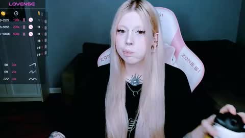 Snapshot of succubus_leslie chatting on October 2, 11:21 pm succubus_leslie online show from October 2, 11:21 pm