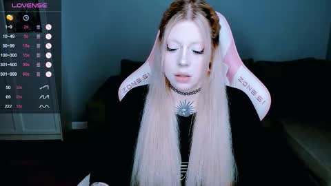 Snapshot of succubus_leslie chatting on October 15, 11:51 pm succubus_leslie online show from October 15, 11:51 pm