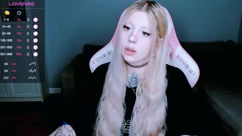 Snapshot of succubus_leslie chatting on October 17, 11:52 pm succubus_leslie online show from October 17, 11:52 pm
