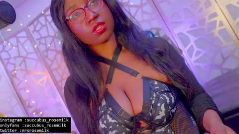 Snapshot of succubus_rosemilk chatting on January 21, 6:55 pm Succubus RoseMilk online show from January 21, 6:55 pm