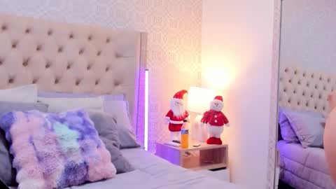 Luna  online show from November 29, 8:24 pm