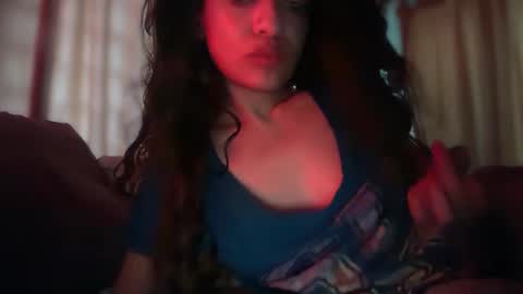 SaraSabeen online show from May 17, 11:48 pm
