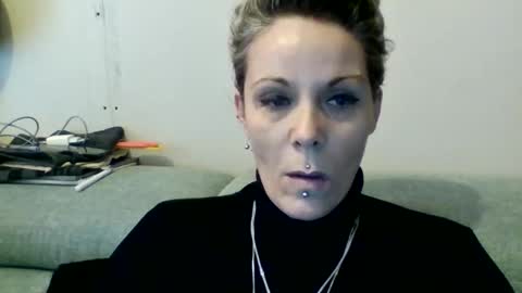 Snapshot of sucrette5629 chatting on January 25, 1:14 pm sucrette5629 online show from January 25, 1:14 pm