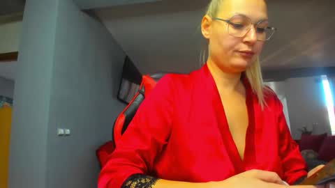 Snapshot of sugar_mayy chatting on October 20, 8:06 am May online show from October 20, 8:06 am