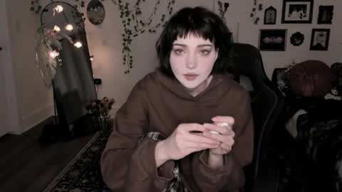 Ella online show from June 18, 6:37 am