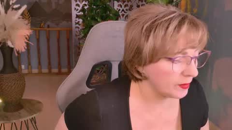 Vivien online show from November 27, 1:36 pm