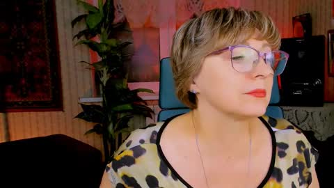 Vivien online show from October 22, 3:50 pm