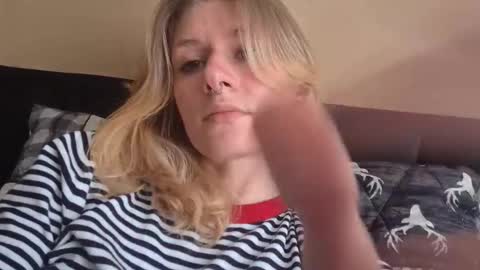 Ophelia online show from October 29, 8:44 pm