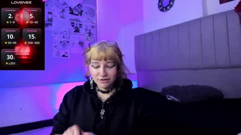 Snapshot of sukifuyu__ chatting on December 4, 12:25 pm online show from December 4, 12:25 pm