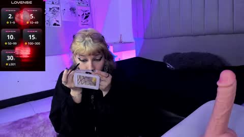 Snapshot of sukifuyu__ chatting on December 9, 12:30 pm online show from December 9, 12:30 pm
