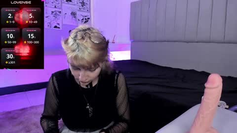 Snapshot of sukifuyu__ chatting on December 14, 12:44 pm online show from December 14, 12:44 pm